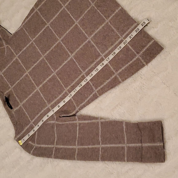 NWT TAHARI sweater - Picture 4 of 9